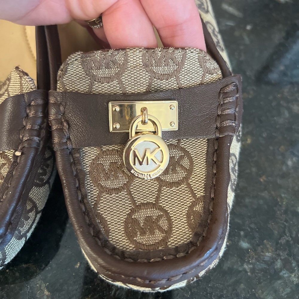 Michael Khor’s brown logo loafers with lock
